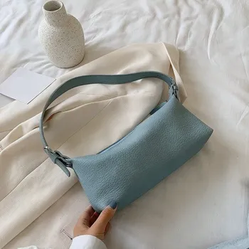 Kabelka Dámská kožená kabelka M1804 světle modrá