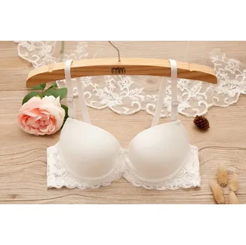 Dámské oblečení Dámská podprsenka zdobená krajkou bílá 75B