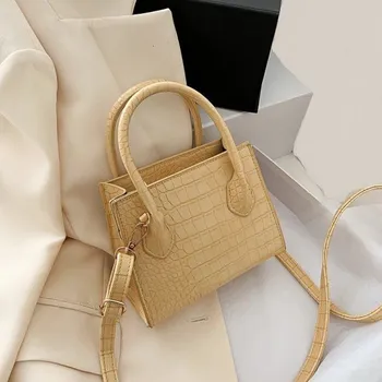 Kabelka Dámská kabelka se vzorem hadí kůže M1387 tmavě žlutá