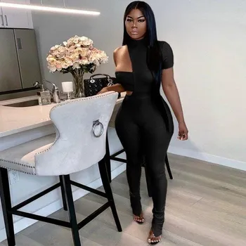 Dámský overall Dámský asymetrický overal s odhaleným ramenem černá S