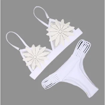 Dámské plavky Dámské brazilské plavky s květinami na košíčkách J1693 bílá XS