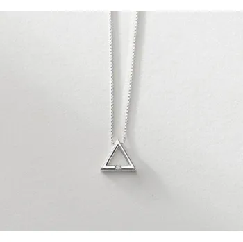 Náhrdelník Dámský náhrdelník s trojúhelníkem