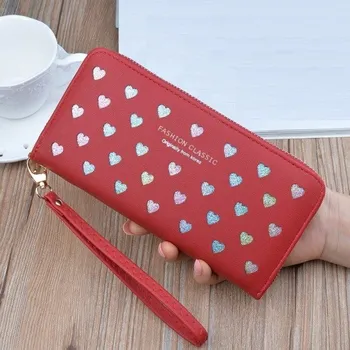 Dámská kožená peněženka se srdíčky červená