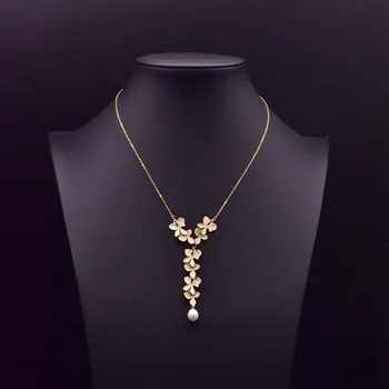 Náhrdelník Dámský náhrdelník s perlou a květy