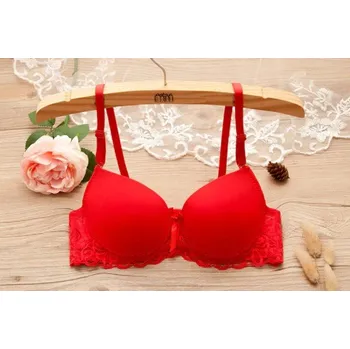 Podprsenka Dámská podprsenka zdobená krajkou červená 75B
