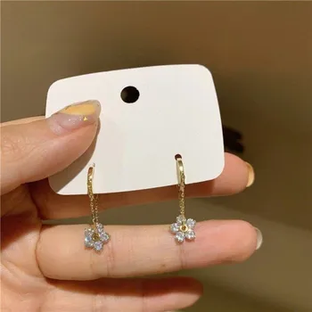 Náušnice Dámské kruhové náušnice s přívěskem květin