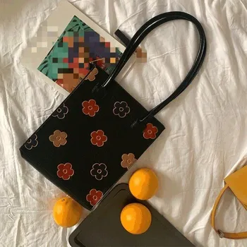 Kabelka Dámská kožená kabelka M1609