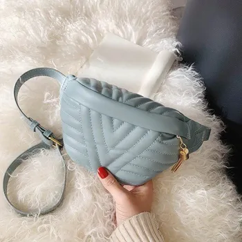 Kabelka Dámská crossbody kabelka M1070 světle modrá