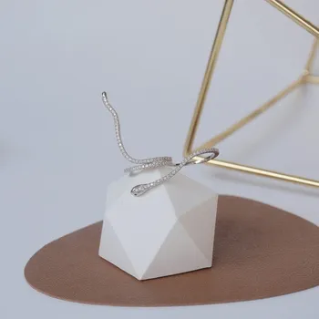 Prsten Dámský prstýnek had D1565 stříbrná