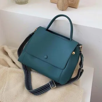 Kabelka Dámská kožená crossbody kabelka M674 tyrkysová