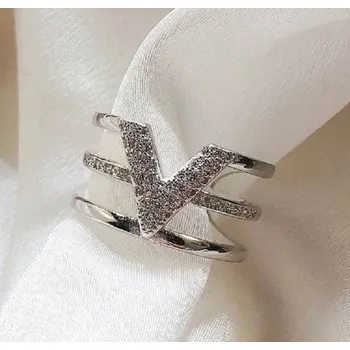 Prsten Dámský prstýnek s písmenem V stříbrná