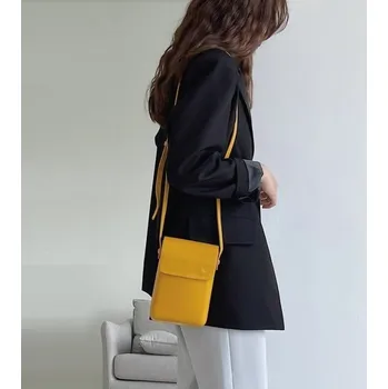 Kabelka Dámská crossbody kabelka M1564 tmavě žlutá