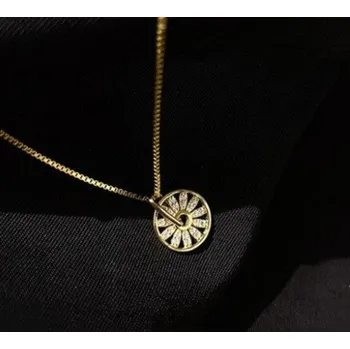 Náhrdelník Dámský jemný náhrdelník s přívěskem zlatá