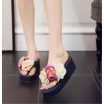 Dámské žabky na platformě s květinami tmavě modrá 40