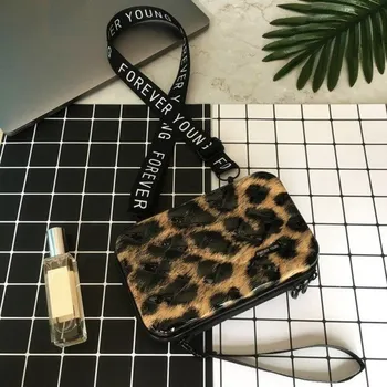 Kabelka Dámská crossbody kabelka M839 hnědá