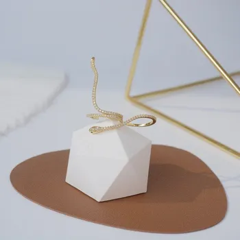 Prsten Dámský prstýnek had D1565 zlatá