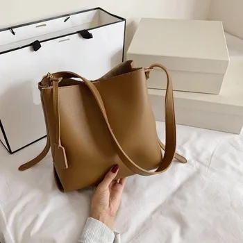 Kabelka Dámská kožená kabelka M1746 hnědá