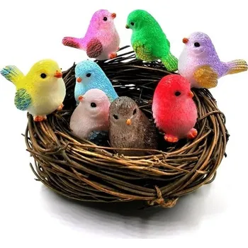 Dekorativní ptáčci s hnízdem