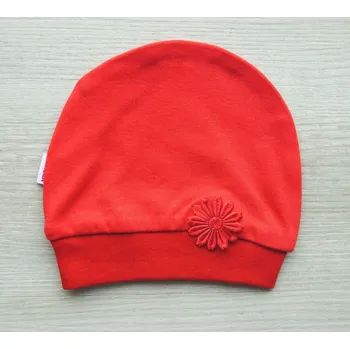 Kojenecké oblečení AMÁLKA Bavlněná červená čepička, květinka Velikost: 62-68