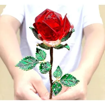 Dekorativní křišťálová růže červená