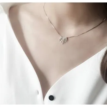 Náhrdelník Dámský náhrdelník s přívěskem G653