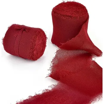 Balící papír Roztřepená šifonová stuha 5 m Dekorační stuha na dárky Vintage stuha na svatební výzdobu Ruční tvoření Kreativní aranžování Elegantní dekorace červená