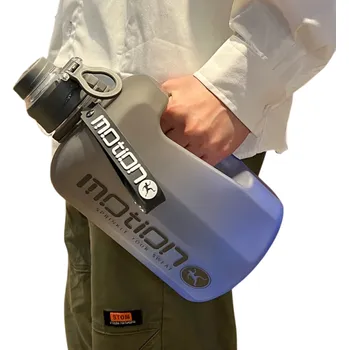 Láhev Velkokapacitní láhev na vodu s brčkem 2,2 l Sportovní hydratační lahev s rukojetí Odolná plastová láhev na cesty a fitness Nepropustné víčko