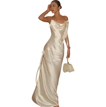 Dámské šaty Bílé saténové dlouhé šaty s odhalenými zády a tenkými ramínky Elegantní večerní šaty s asymetrickými mašlemi a splývavým střihem L