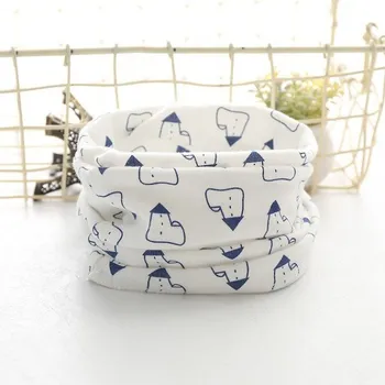 Šála Dětský nákrčník s domečky bílá