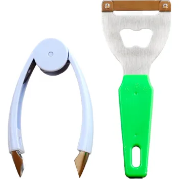 Odstraňovač jadřinců se škrabkou světle modrá