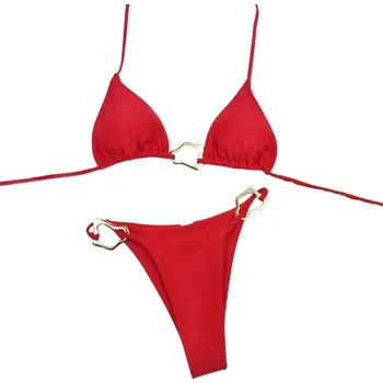 Dámské plavky Dámské dvoudílné bikiny s kovovými zlatými sponami Trojúhelníkový top a kalhotky s výřezy Elegantní plavky na pláž i opalování červená S
