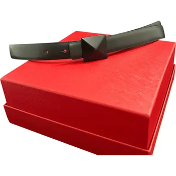 Opasek Dámský kožený pásek 2,5 cm s kovovou pyramidovou přezkou Elegantní módní doplněk do kalhot i šatů Kvalitní zpracování Stylový pásek černá