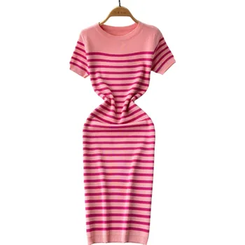 Dámské šaty Žebrované úpletové šaty s krátkým rukávem Elegantní přiléhavý střih Pruhovaný vzor Pohodlné každodenní nošení Módní šaty do práce růžová