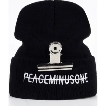 Pokrývka hlavy Zimní černá čepice s nápisem