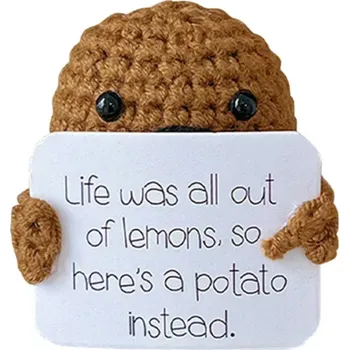 Háčkovaná brambora 4 x 4,5 cm s povzbuzujícím nápisem Ručně vyráběný talisman Dekorace pro pozitivní energii Originální dárek Antistresová hračka