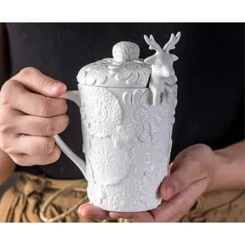 Porcelánový hrnek s uzávěrem a lžičkou 1