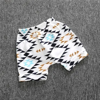 Chlapecké šortky s trojúhelníky J673 12-18 měsíců B