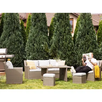 Zahradní nábytek Zahradní sedací souprava pro 5 osob šedá z umělého ratanu s béžovými polštáři obdélníkový stůl a 2 křesla 2 taburety Beliani