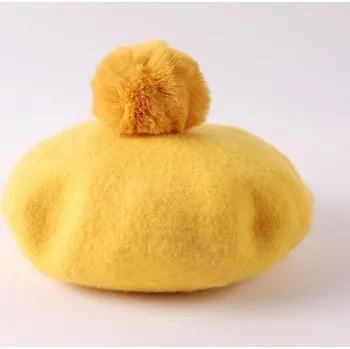 Pokrývka hlavy Dětský baret s bambulí žlutá