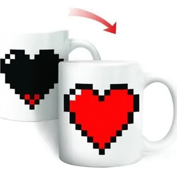 Hrnek měnící barvu dle teploty srdce