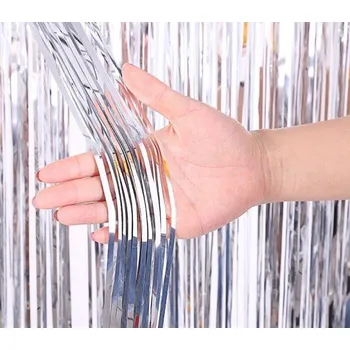 Karnevalový doplněk Párty závěs s třásněmi 2 x 1 m stříbrná