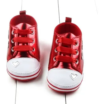 Dívčí tenisky Dívčí tenisky se srdíčkem červená 0-6 měsíců