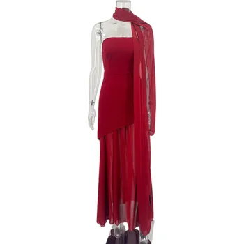 Dámské šaty Elegantní šaty bez ramínek s asymetrickým střihem Dlouhá vzdušná sukně Výrazný rozparek Dlouhý šátek Lehká splývavá látka na večírek červená L