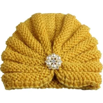 Čepice Dívčí zimní čepice s perlami žlutá