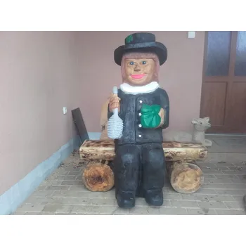 Kominík - dubová socha