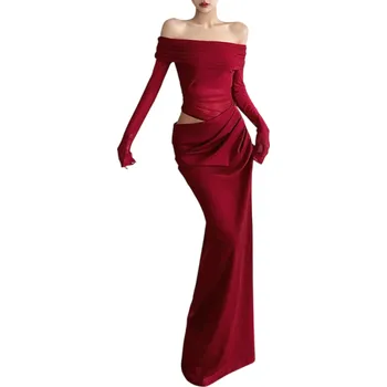 Dámské šaty Dlouhé elegantní přiléhavé šaty s odhalenými rameny a průhlednými rukávy Stylový řasící efekt v pase Formální večerní outfit červená S