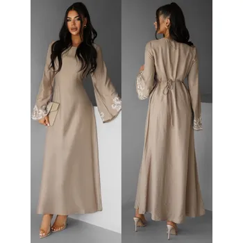 Dámské šaty Hnědé dlouhé kaftanové maxi šaty HOLMEN Velikost: L