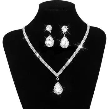 Souprava šperků Sada náhrdelníku a náušnic s krystaly a přívěskem | šperky, bižuterie - 1