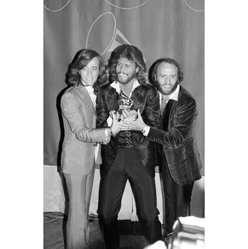 Plakát Plakát, Obraz - The Bee Gees Smiling, Holding Grammys