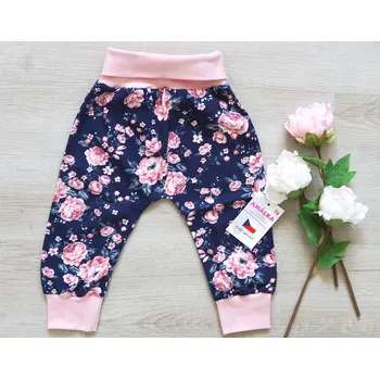 AMÁLKA Bavlněné rostoucí kalhoty, tmavé s květy, pudrově růžové Velikost: 98